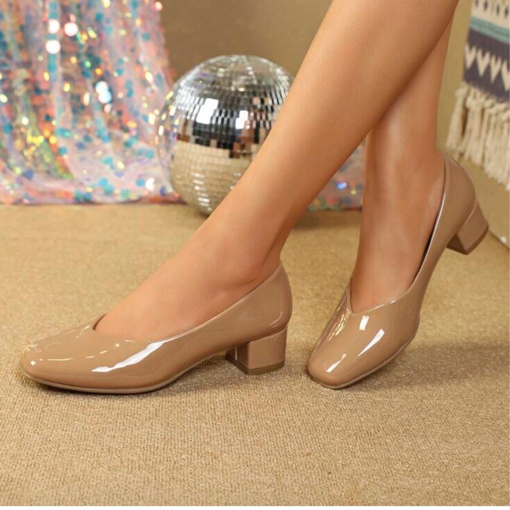 NEW Nude / Tan Women's Block Heel Shoes. PLU patent leather. Cushioned. Sz 9.5